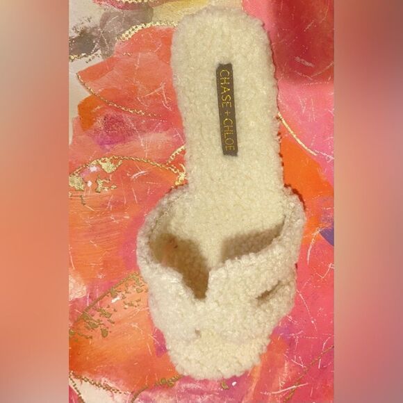 🛍️Chase +Chloe Beige size:9 Cosy Slippers feature a super cushy footed 💥 - Picture 6 of 7